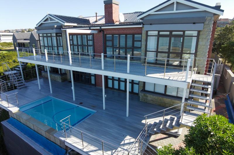 8 Bedroom Property for Sale in Reebok Western Cape